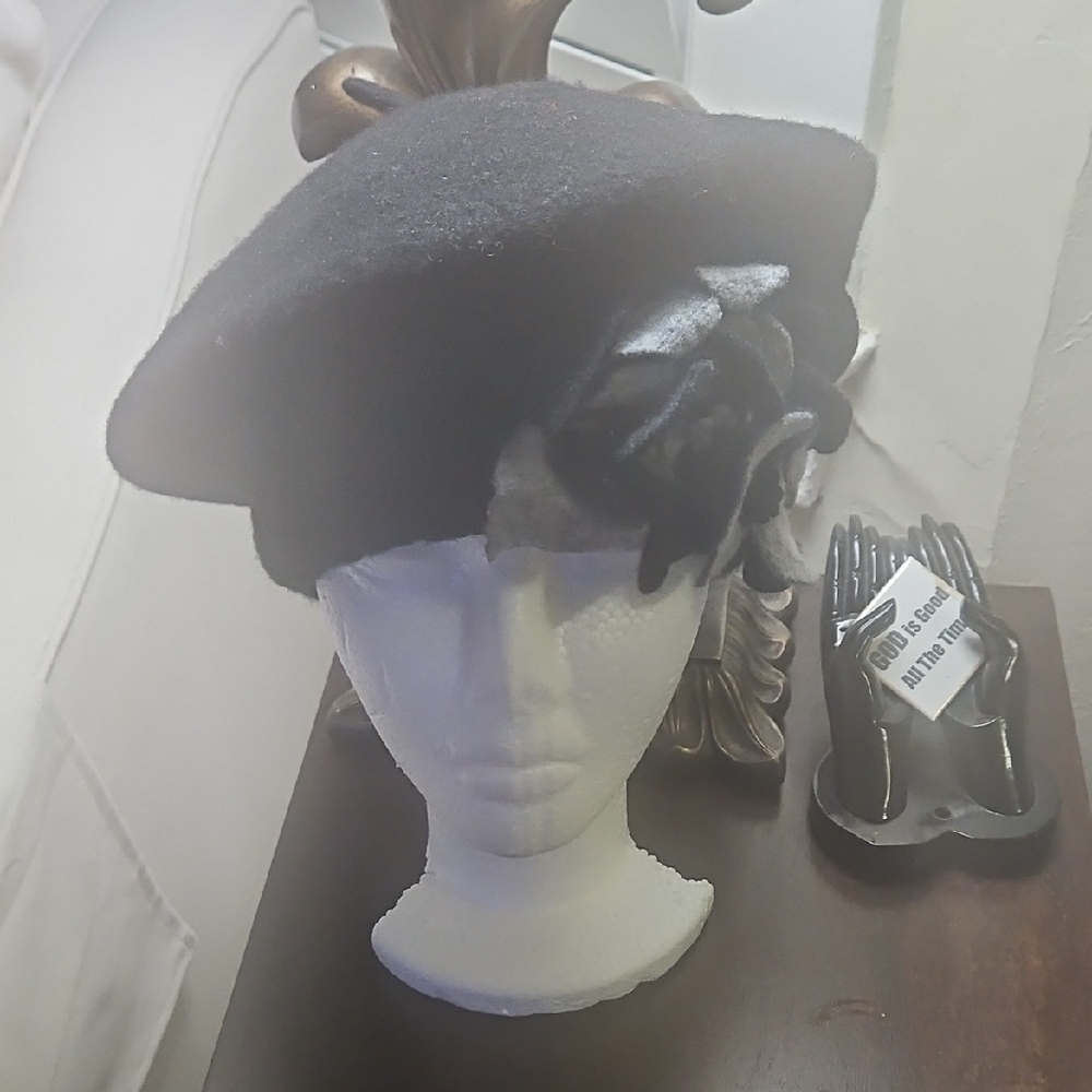 Chic Black Beret with Gray Flower Accent